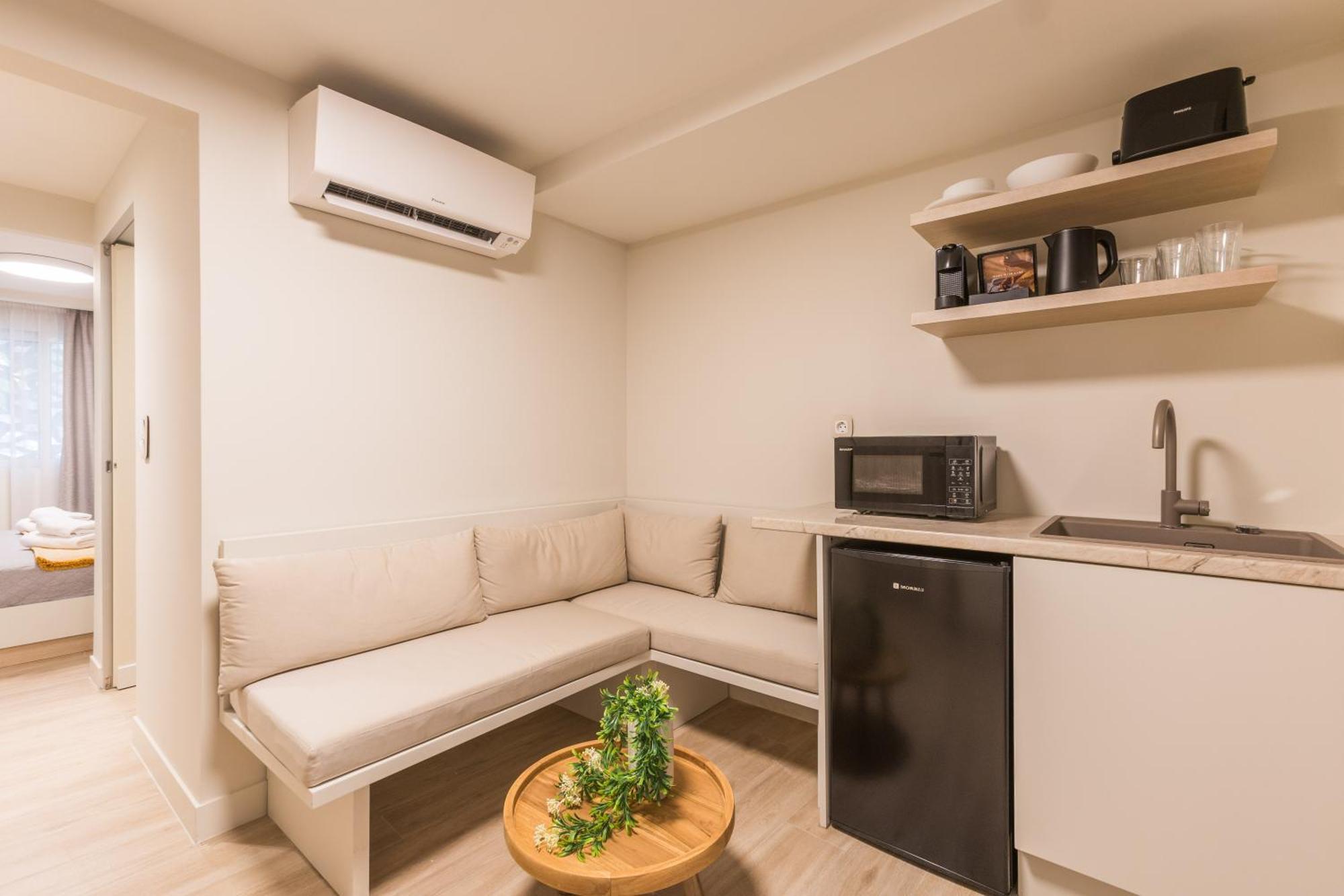 The Mediterranean Suites Pireusz Kültér fotó