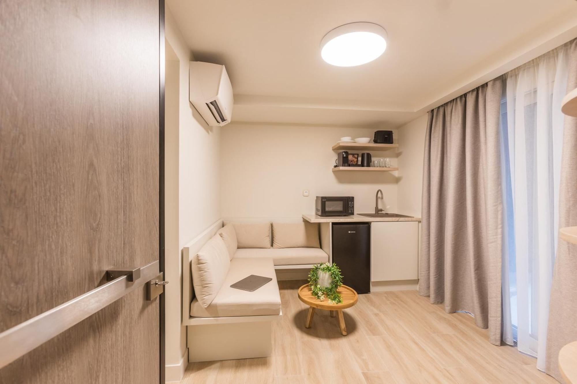 The Mediterranean Suites Pireusz Kültér fotó