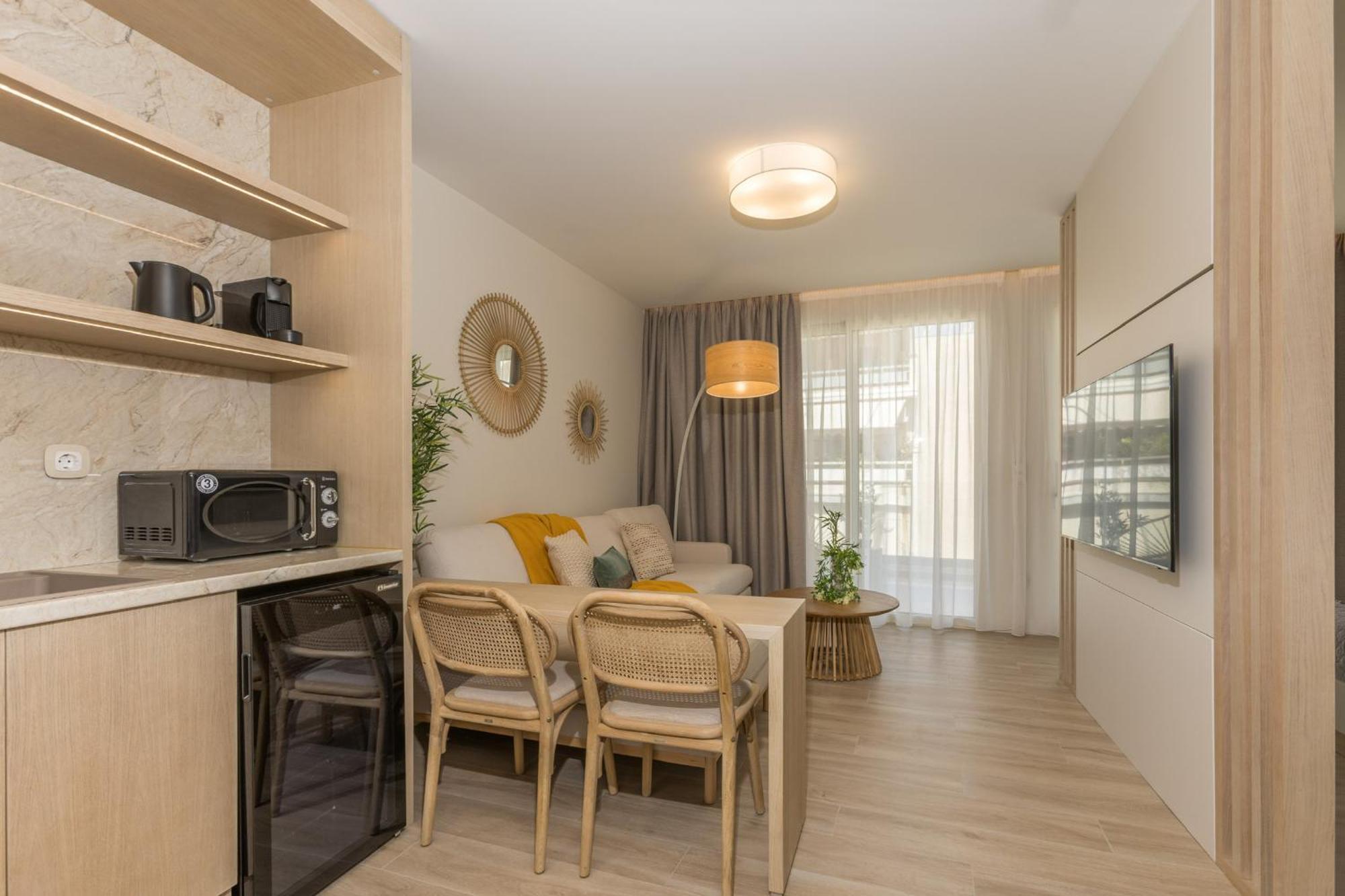 The Mediterranean Suites Pireusz Kültér fotó